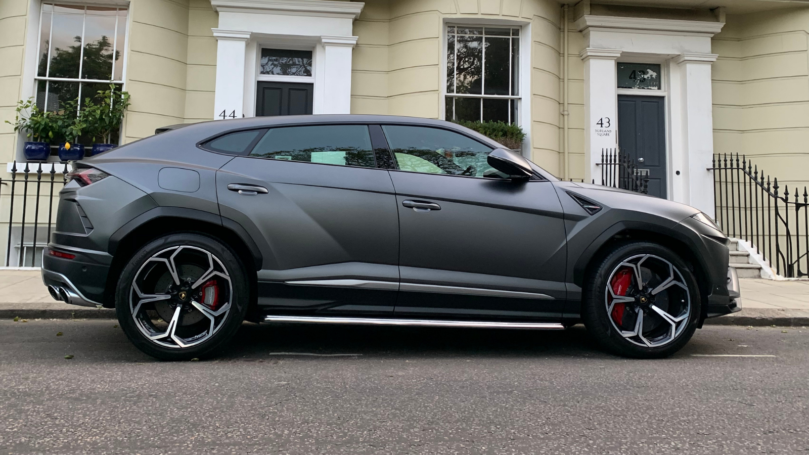 Lamborghini Urus detailed by NO2H2O parked on a Notting Hill street
